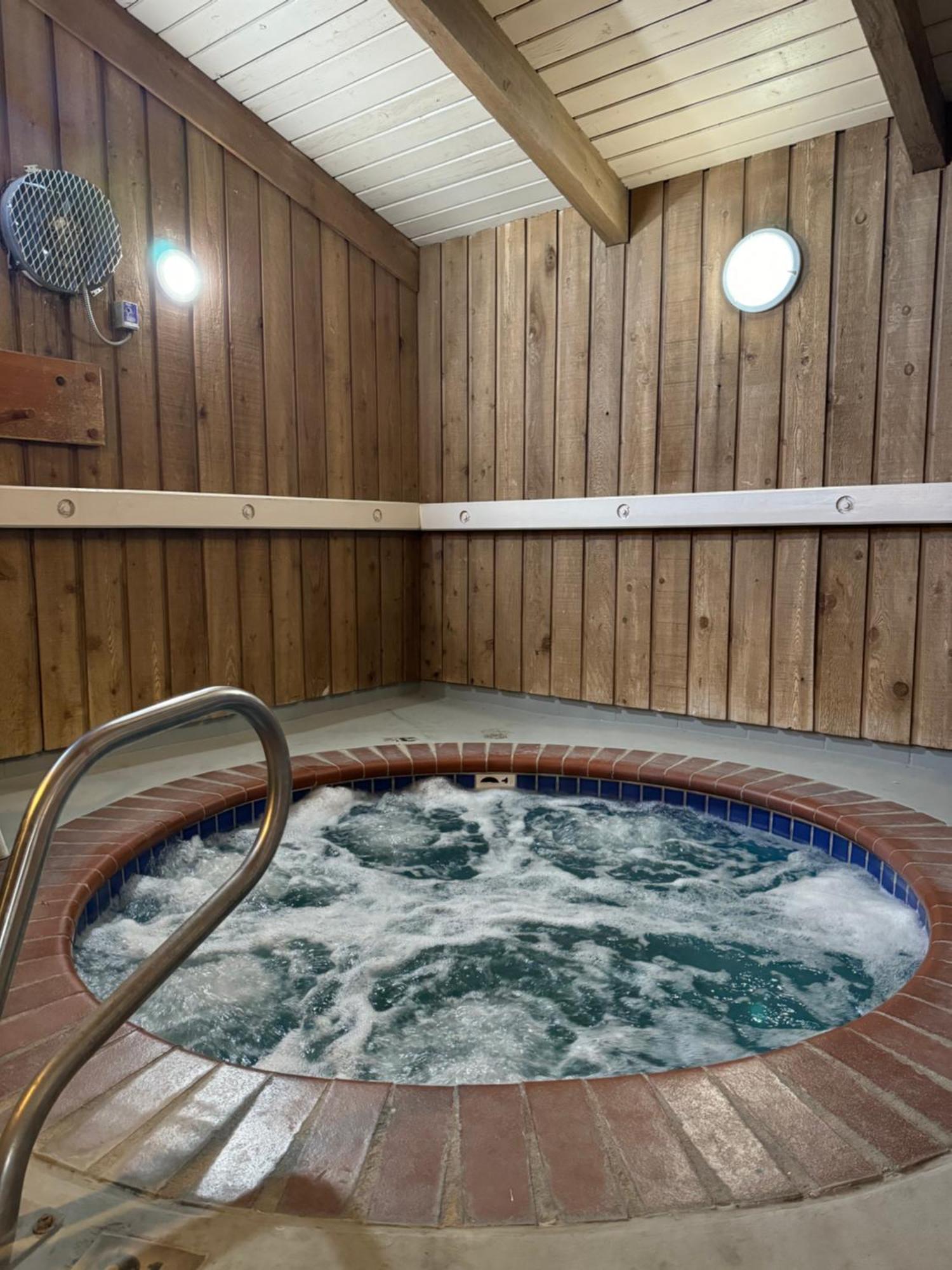Nampa Inn & Suites Exteriér fotografie